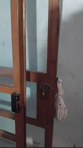 Vendo 1 porta de vidro 2 folhas