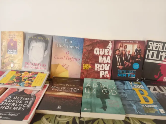 Kit com 14 livros