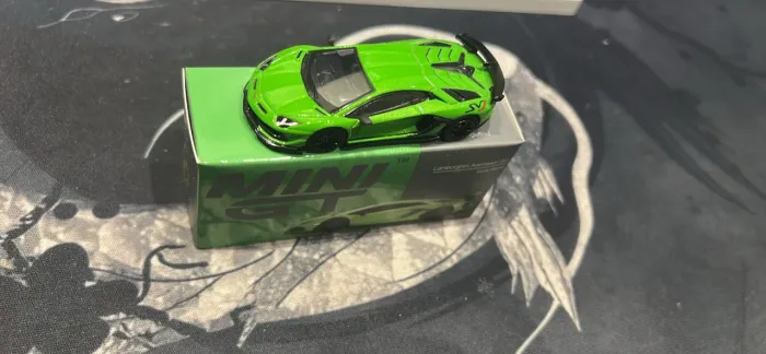 Mini Gt Lamborguini SVJ verde 