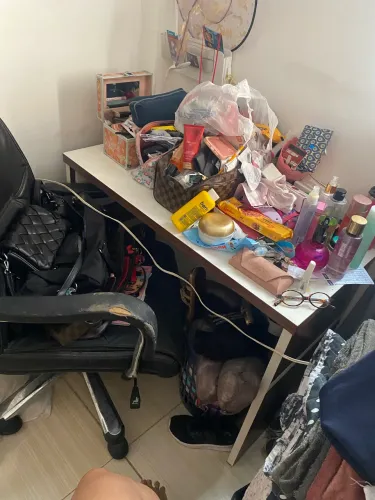 Mesa e cadeira de escritório