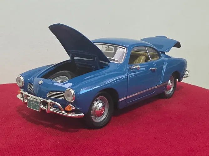 Miniatura vw KARMANN GHIA 1:18 restaurado minuciosamente p quem aprecia modelo c acrílico