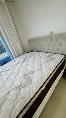 Cama completa: colchão, box e cabeceira