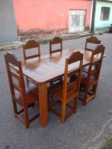 MESA DE MADEIRA COM 6 CADEIRAS POPULAR