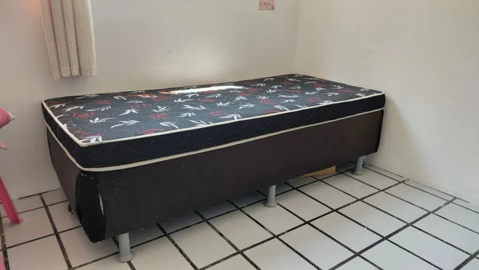Cama solteiro 10 meses de uso