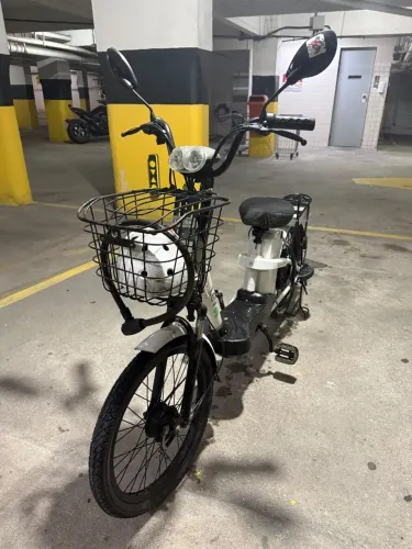 Bicicleta Elétrica LEV com Cesta e Capacete