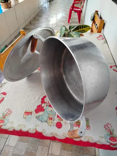 PANELA GRANDE DE ALUMÍNIO