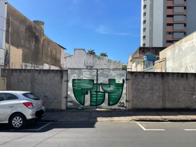 Terreno à Venda