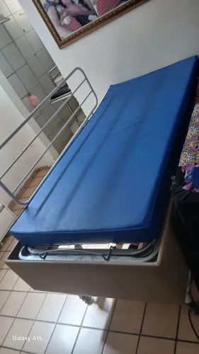 Cama elétrica para pacientes acamados.