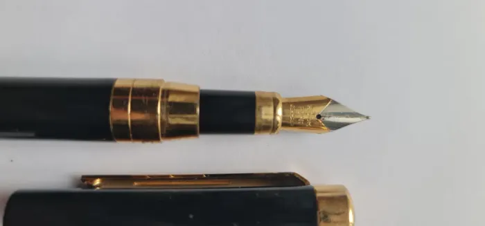 CANETA TINTEIRO CROWN VINTAGE - PRETA E DOURADA