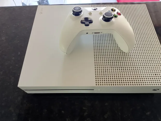 VENDO XBOX ONE S IMPECÁVEL