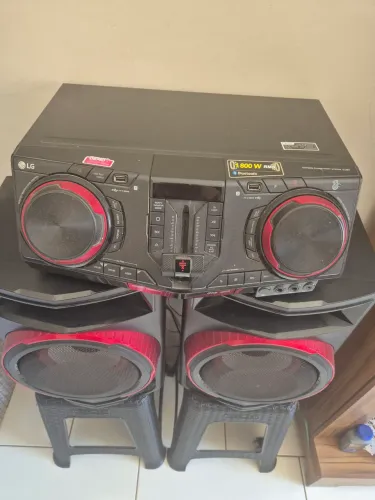 Vende-se som três em um bem conservado marca LG potência 1800 W
