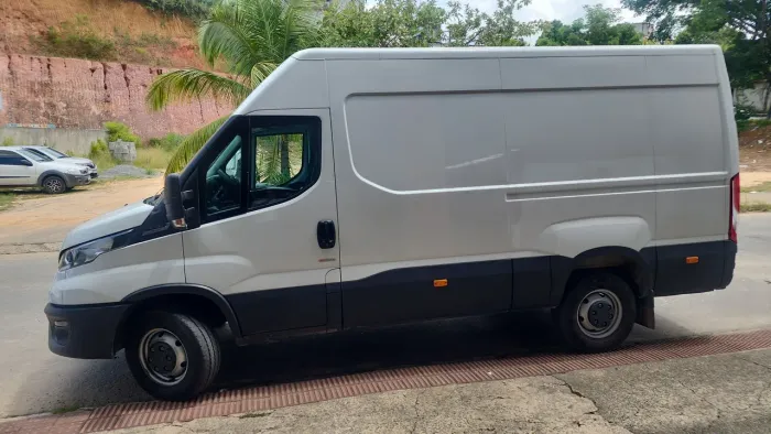 Iveco Daily Furgão 30-160 3.0 12m³ (die.)(e6) 2025