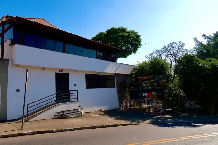 IMÓVEL A VENDA RENDA DE ATÉ R$10.000,00 ALUGANDO APENAS AS ÁREAS COMERCIAIS DO PRÉDIO.