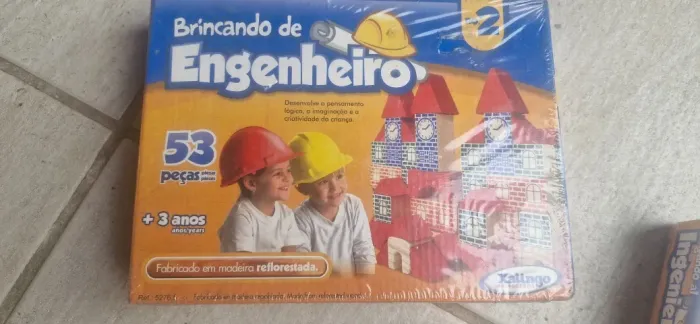 Brincando de Engenheiro N° 2 da Xalingo, um conjunto de blocos de montar em madeira 53 pcs