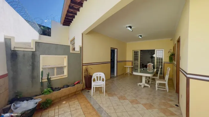 Casa para Venda em Presidente Prudente, Centro, 4 dormitórios, 1 suíte, 3 banheiros