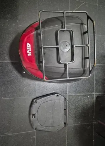 Baú GIVI E300N 30litros + base para baú GIVI