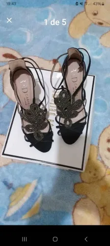 Sandália lança perfume 39