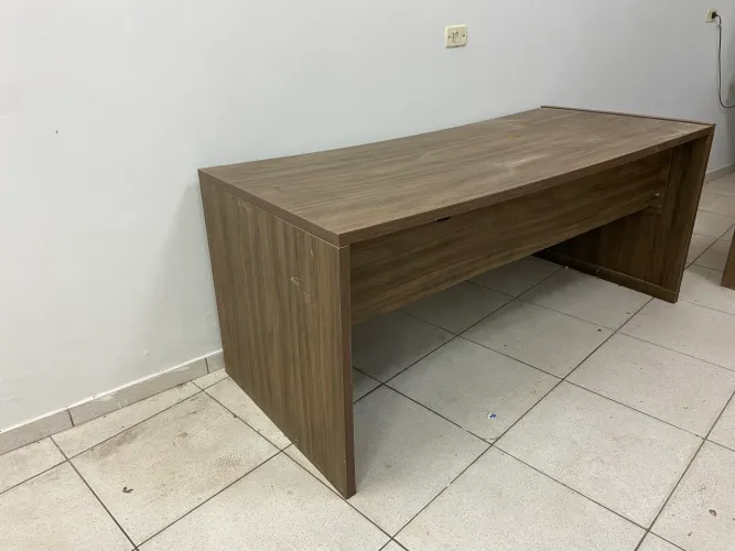 Mesa de Escritório + balcão de apoio em MDF