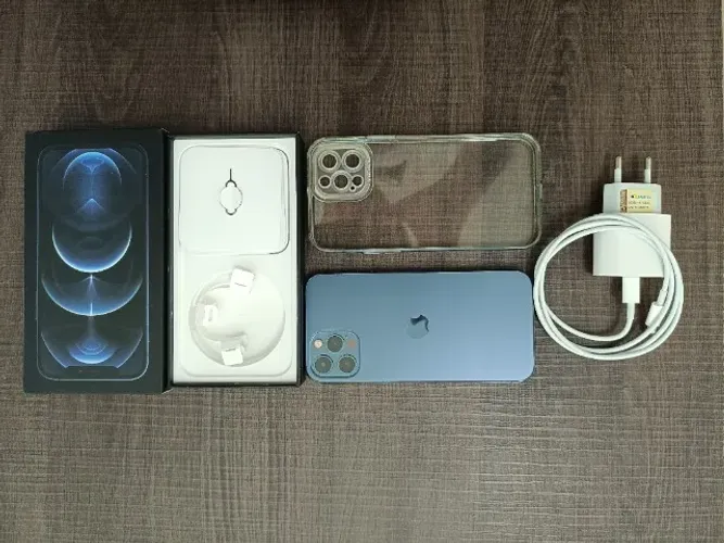 IPhone 12 Pro 256Gb bem conservado com carregador capinha e película