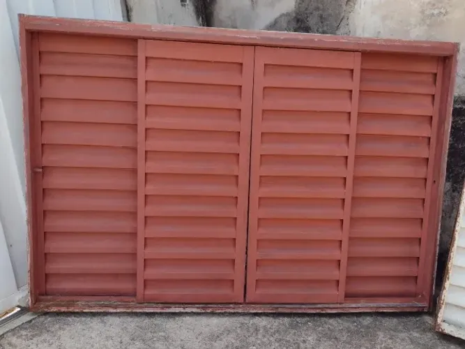 Vendo 3 janelas de quarto em bom estado