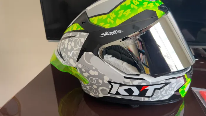Capacete KYT Top + 2 Viseiras + Acessório Aerodinâmico (Impecável)