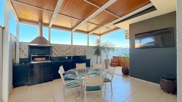 Casa Térrea de Alto Padrão no Real Park | 3 Suítes, Hidromassagem, Energia Solar e Área Go
