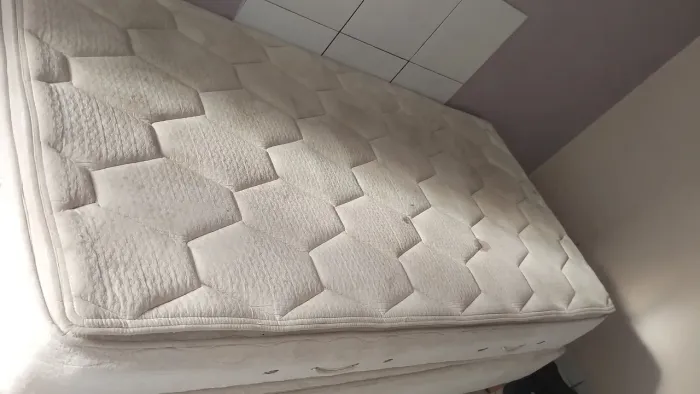 Cama solteirão com auxiliar