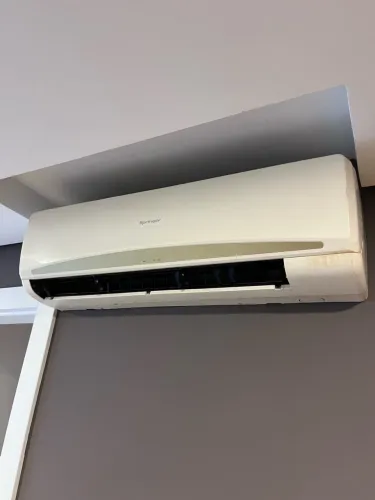 Ar-condicionado Springer 18.000 BTUs Split 220V