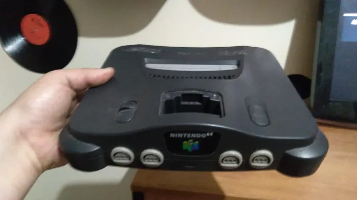 ? NINTENDO 64 AMERICANO PARA PEÇAS OU CONSERTO - R$130
