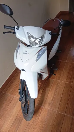 Moto pouco tempo de uso