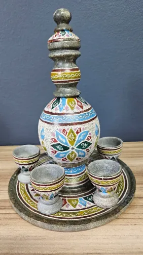 Licoreira artesanal decorada em pedra sabão