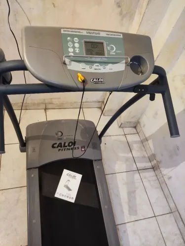 Esteira Elétrica Caloi Elite Grande Até 130 Kg,Velocidade até 12kmh.SEMI NOVA!