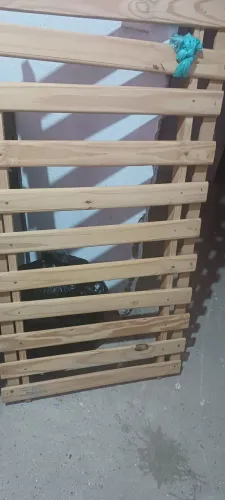 Vendo um berço branco por 80.00