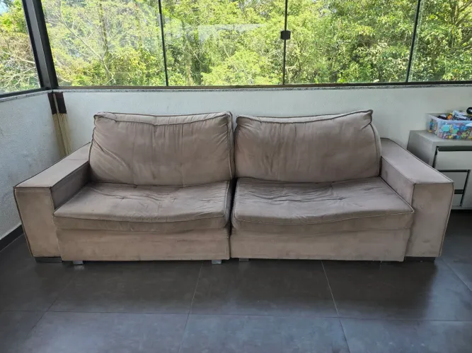 Sofá Enele reclinável. 2,86m x 1,18m.