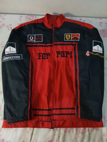 Jaqueta Racing Vintage da Ferrari com logotipos Marlboro/Bridgestone e Vodafone.