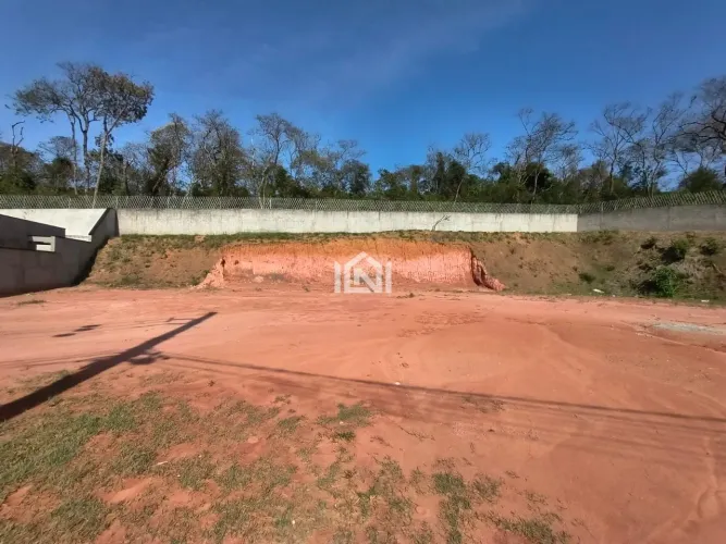 Terreno à venda condomínio Lago dos Pássaros.