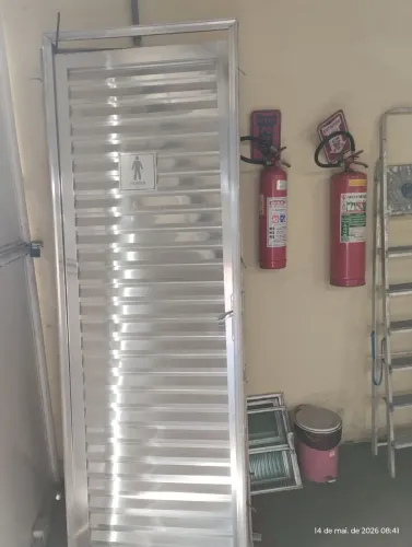 Vendo portas em alumínio 70x210