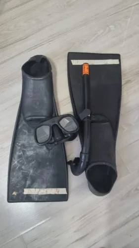 Kit Nadadeira mais snorkel marca cobra (pouco tempo de uso)