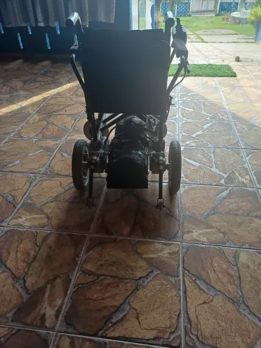 Vende-se cadeira de rodas motorizada  Januário usada,precisa de baterias 