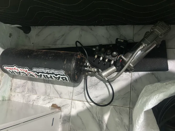 Vendo suspensão a ar pra celta corsa Classic e etc