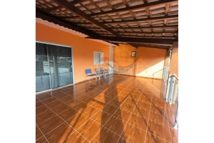 Oportunidade: Casa com Piscina e ótima localização