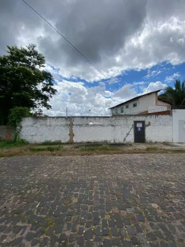 TERRENO COMERCIAL/RESIDÊNCIAL NO BAIRRO ININGA COM 02 VAGAS DE GARAGEM DESCOBERTAS.