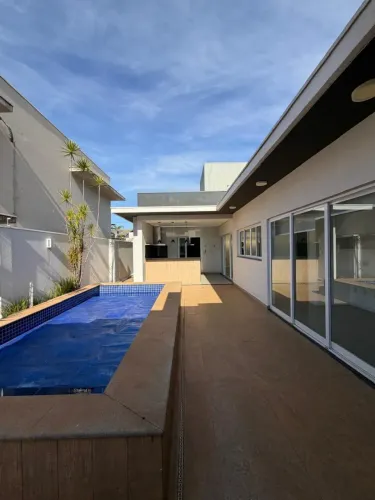 Casa à venda no condomínio Residencial Tivoli II em Bauru-SP.