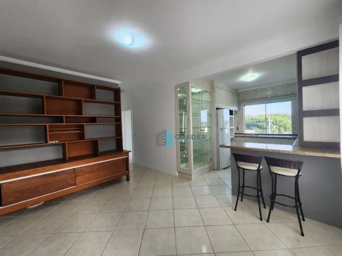 Casa com 3 dormitório, cozinha com planejados e churrasqueira