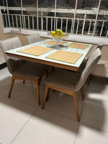 Mesa Retangular com 04 Cadeiras