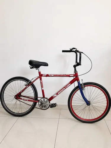 Bicicleta vermelha aro 26