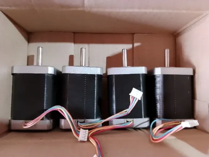 Motor de passo nema 17 - torque 8 kgcm - 1.7 A - 4 fios - eixo 6 mm - 4 peças - cnc router