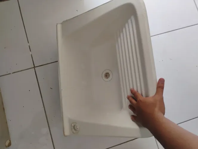 Tanque de Lavar Roupa em Mármore Sintético.