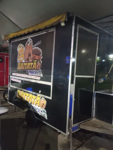 Trailer semi novo pronto para trabalhar venha ser dono do seu próprio negócio 