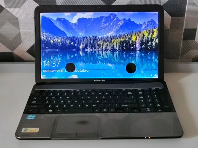 Notebook Toshiba leia abaixo